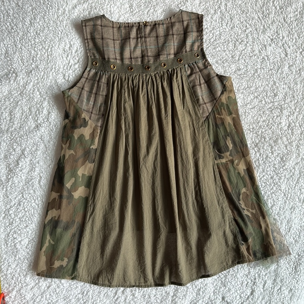 V Cristina camouflage  sleeveless shirt Medium - Picture 9 of 12